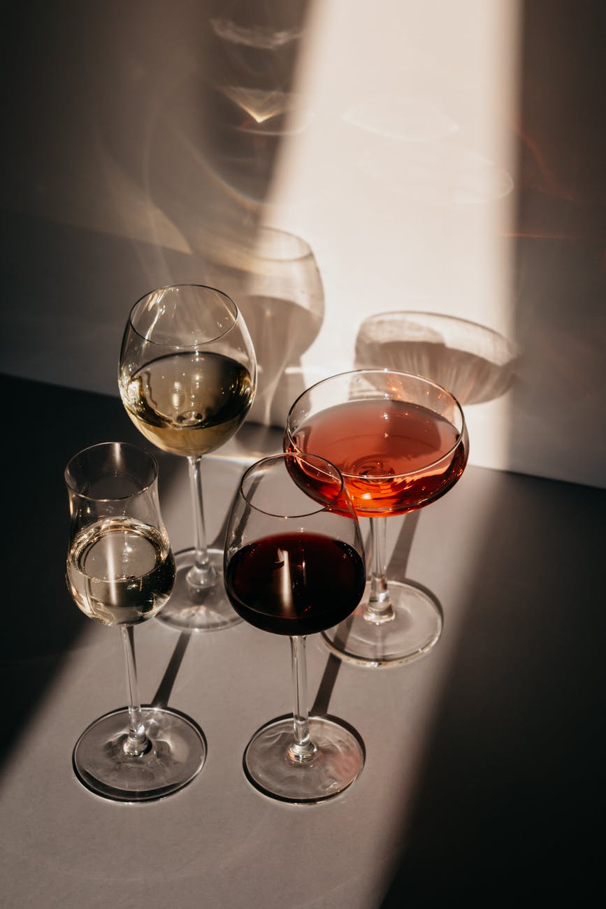 The Basics: A Quick Guide to the Most Popular Red & White Wines